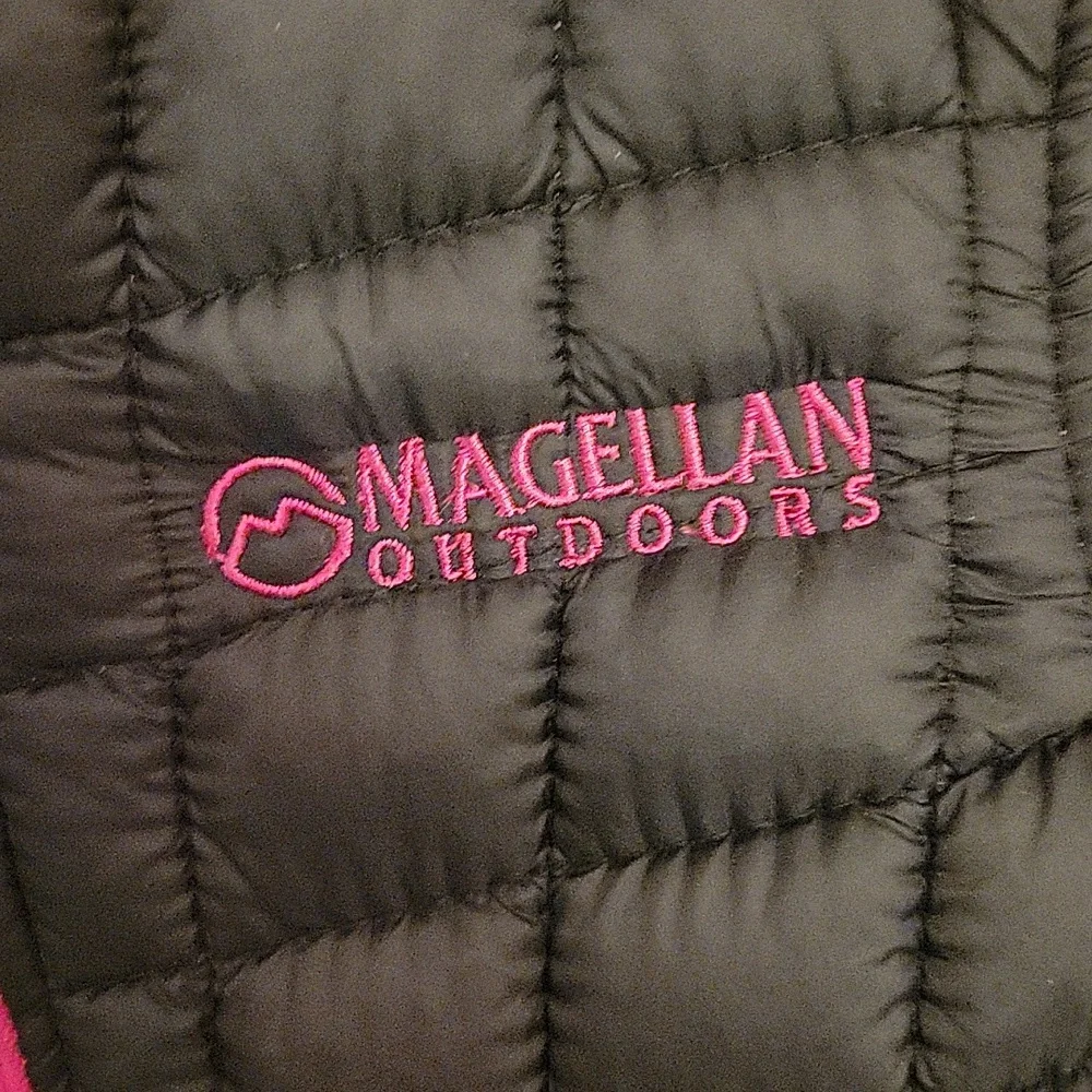Magellan Outdoors Kids Puffer Jacket Size M EUC